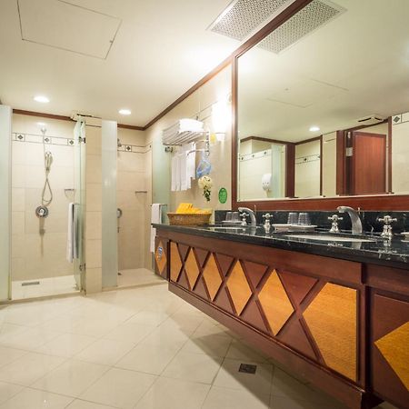 Formosan Naruwan Hotel T'ai-tung Esterno foto A bathroom in a hotel